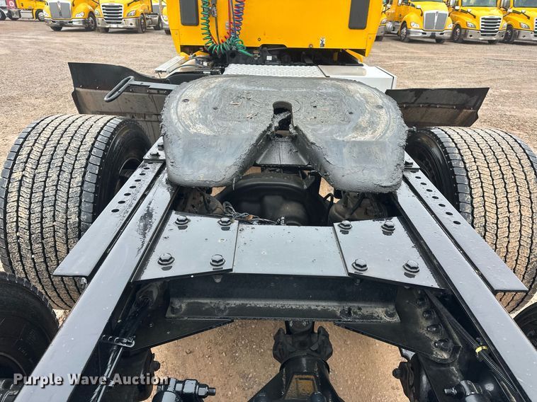 image for item ER4870 2020 Kenworth T680 semi truck