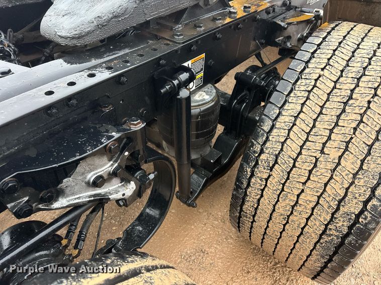 image for item ER4870 2020 Kenworth T680 semi truck