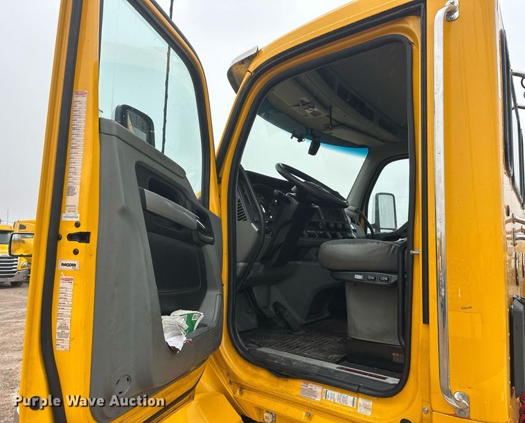 image for item ER4870 2020 Kenworth T680 semi truck