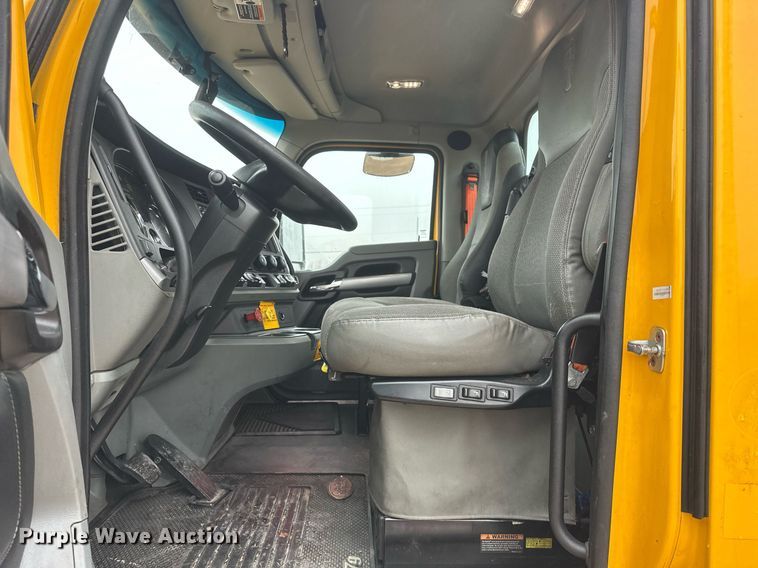 image for item ER4870 2020 Kenworth T680 semi truck