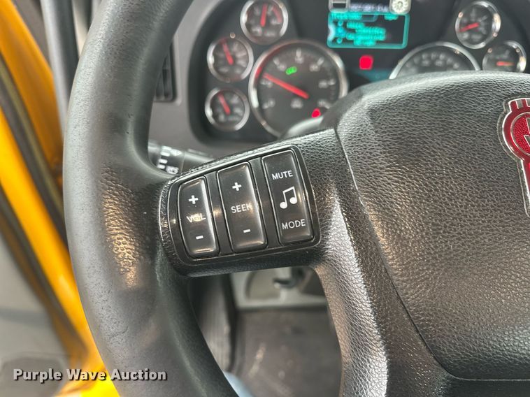 image for item ER4870 2020 Kenworth T680 semi truck