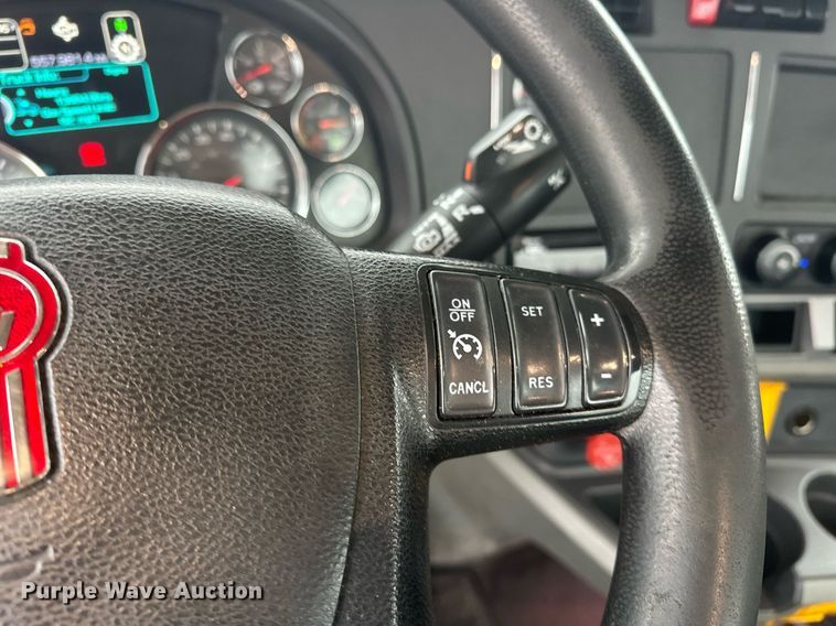 image for item ER4870 2020 Kenworth T680 semi truck