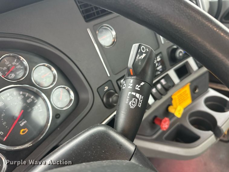 image for item ER4870 2020 Kenworth T680 semi truck