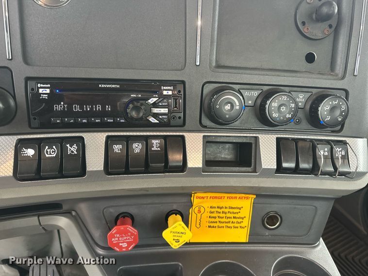 image for item ER4870 2020 Kenworth T680 semi truck