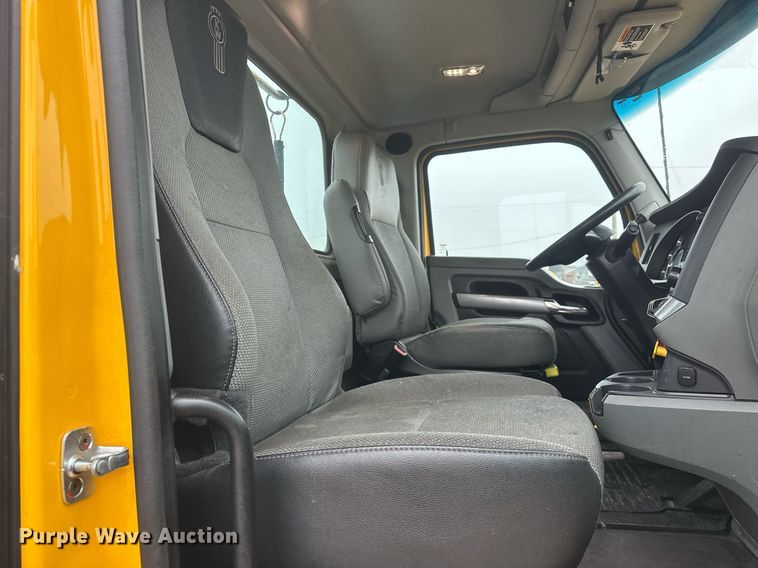 image for item ER4870 2020 Kenworth T680 semi truck