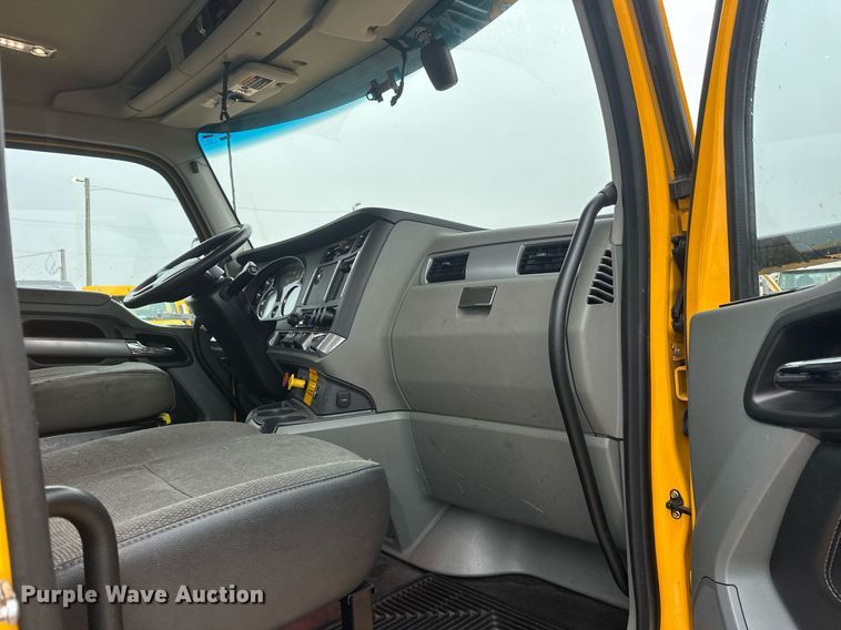 image for item ER4870 2020 Kenworth T680 semi truck