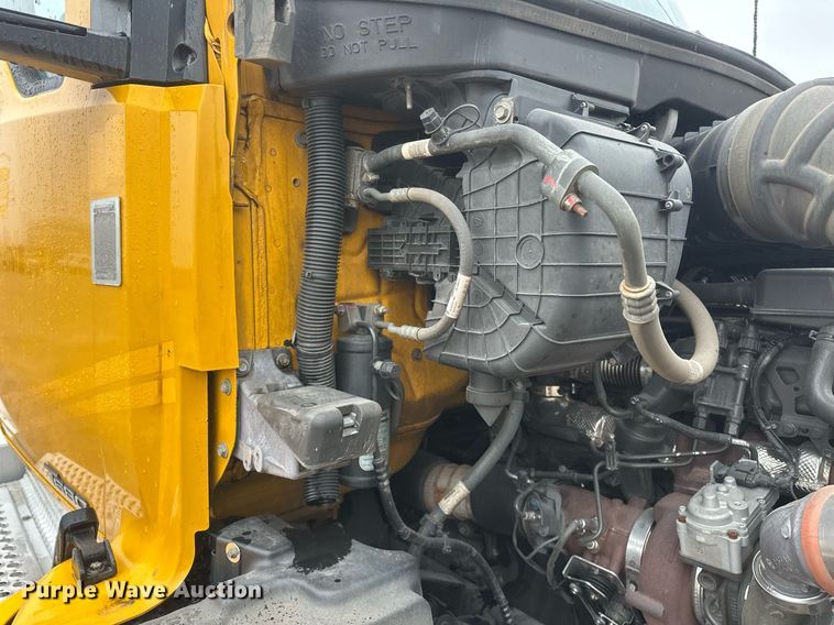 image for item ER4870 2020 Kenworth T680 semi truck