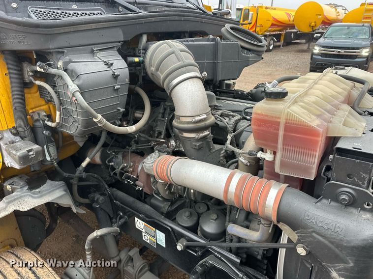 image for item ER4870 2020 Kenworth T680 semi truck