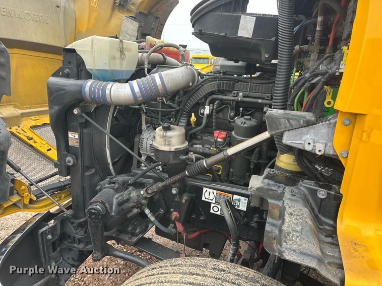 image for item ER4870 2020 Kenworth T680 semi truck