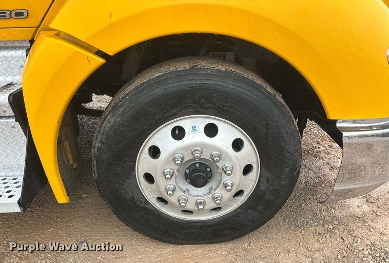 image for item ER4870 2020 Kenworth T680 semi truck