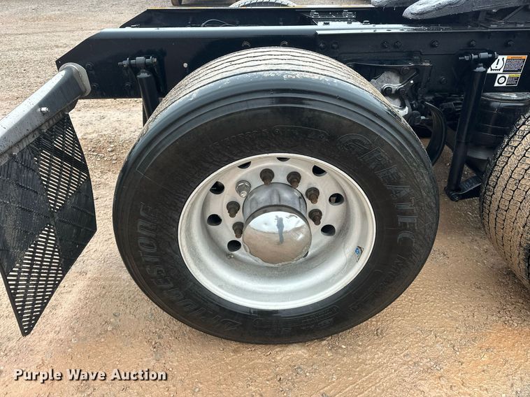 image for item ER4870 2020 Kenworth T680 semi truck