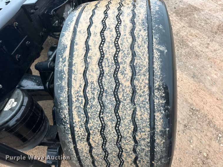 image for item ER4870 2020 Kenworth T680 semi truck