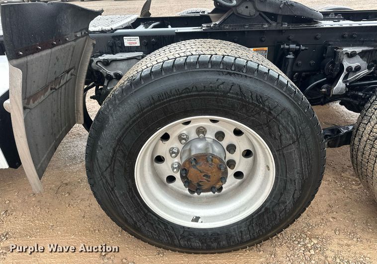 image for item ER4870 2020 Kenworth T680 semi truck