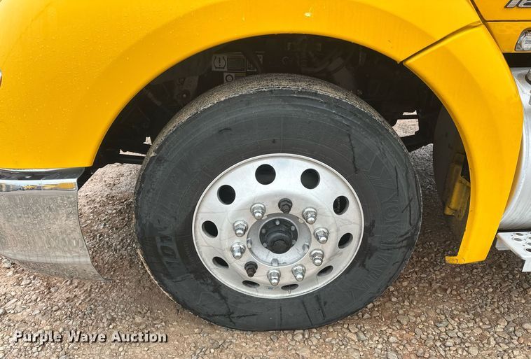 image for item ER4870 2020 Kenworth T680 semi truck