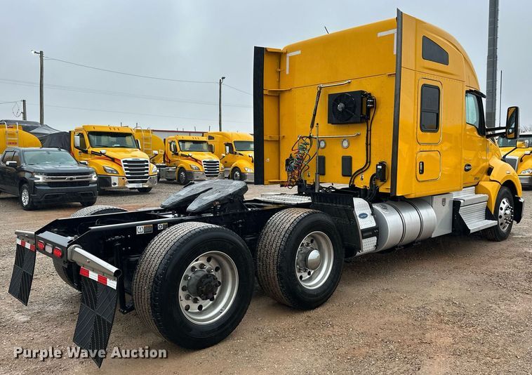 image for item ER4871 2021 Kenworth T680 semi truck