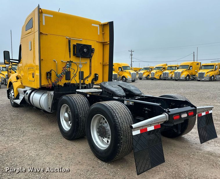 image for item ER4871 2021 Kenworth T680 semi truck