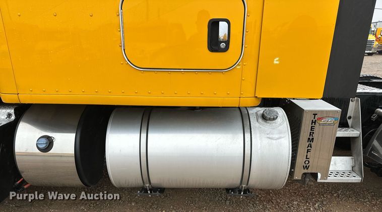 image for item ER4871 2021 Kenworth T680 semi truck