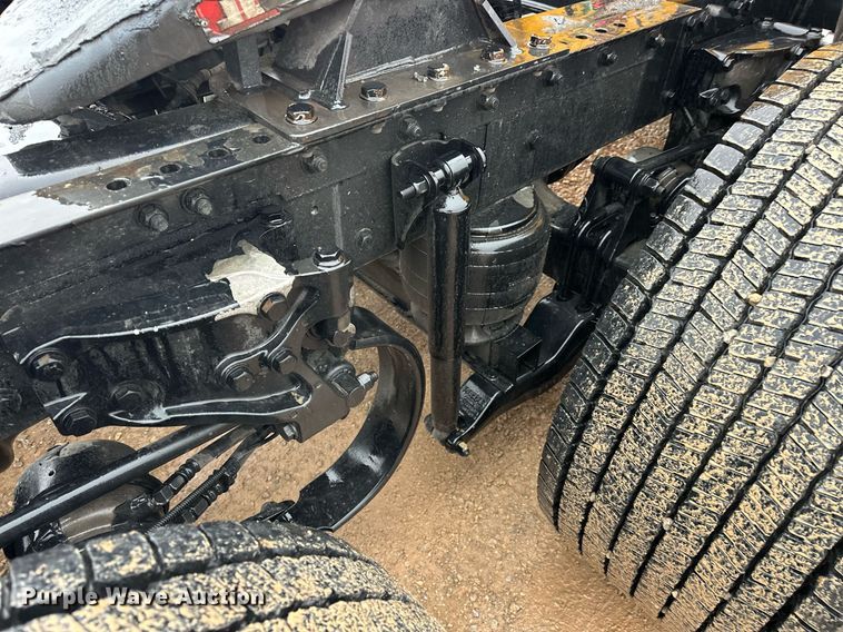 image for item ER4871 2021 Kenworth T680 semi truck