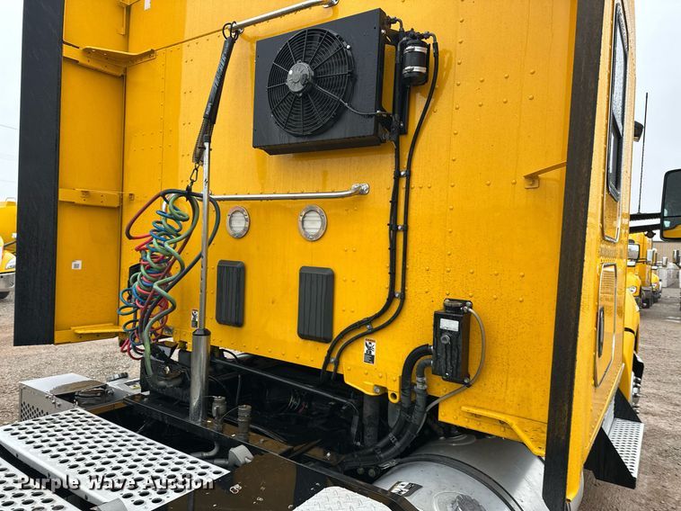 image for item ER4871 2021 Kenworth T680 semi truck