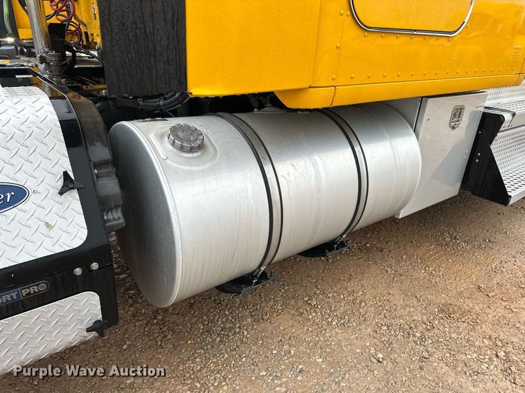 image for item ER4871 2021 Kenworth T680 semi truck