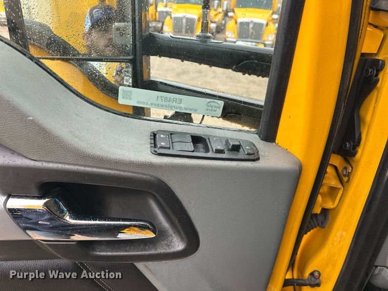 image for item ER4871 2021 Kenworth T680 semi truck