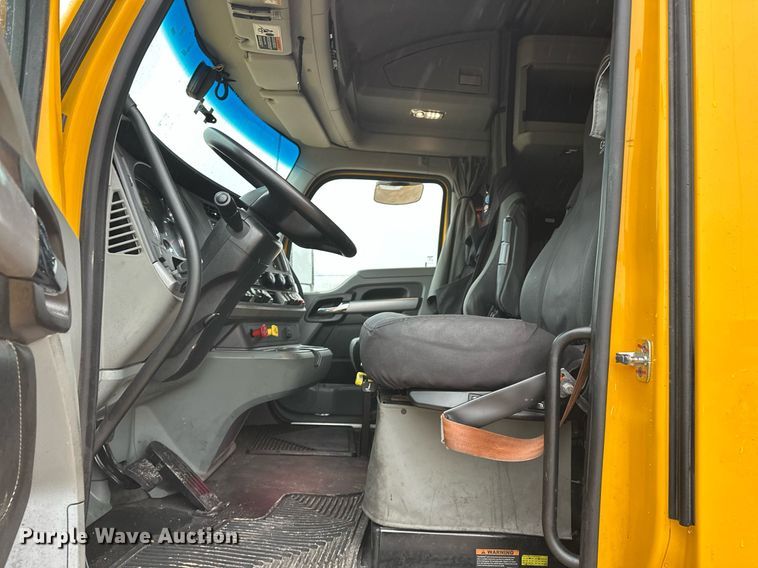 image for item ER4871 2021 Kenworth T680 semi truck