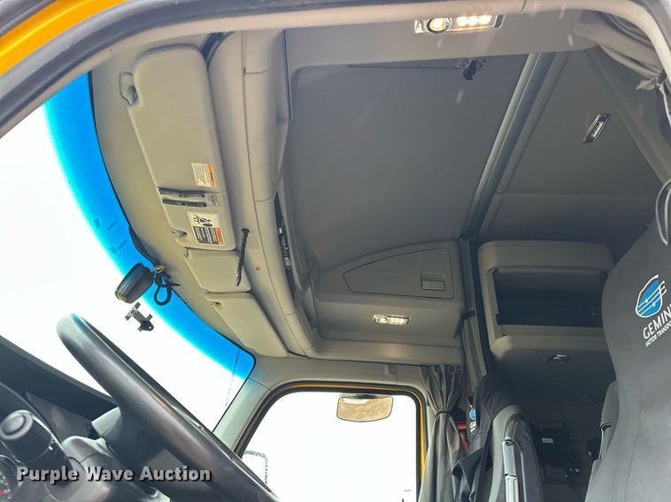 image for item ER4871 2021 Kenworth T680 semi truck