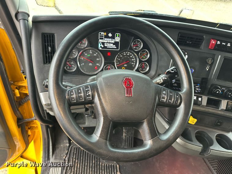 image for item ER4871 2021 Kenworth T680 semi truck