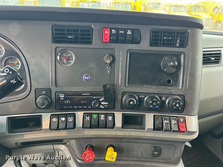 image for item ER4871 2021 Kenworth T680 semi truck