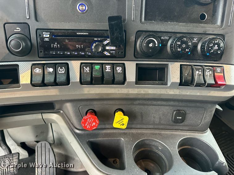 image for item ER4871 2021 Kenworth T680 semi truck