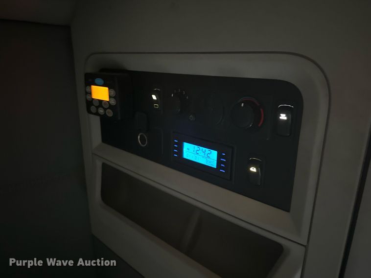 image for item ER4871 2021 Kenworth T680 semi truck