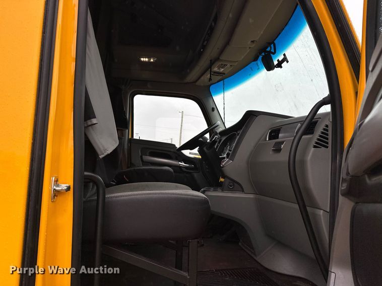 image for item ER4871 2021 Kenworth T680 semi truck