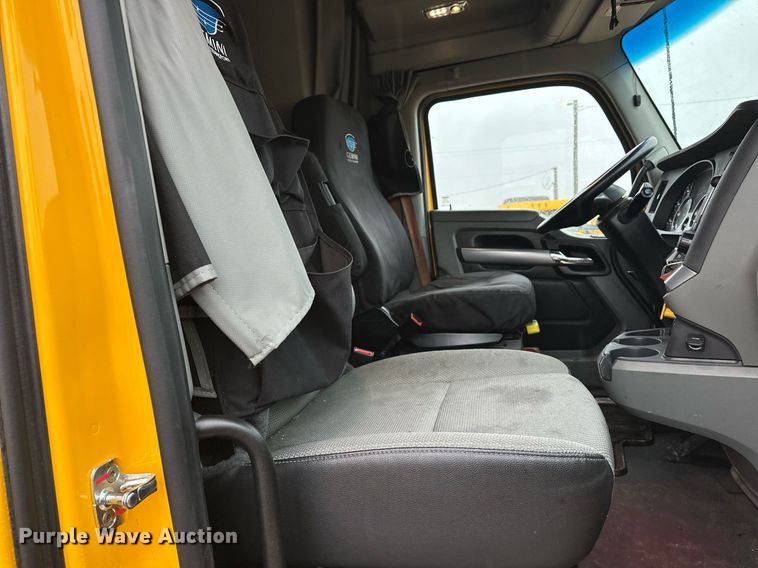 image for item ER4871 2021 Kenworth T680 semi truck