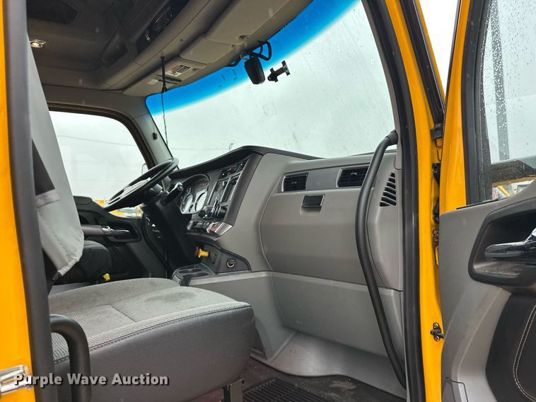 image for item ER4871 2021 Kenworth T680 semi truck