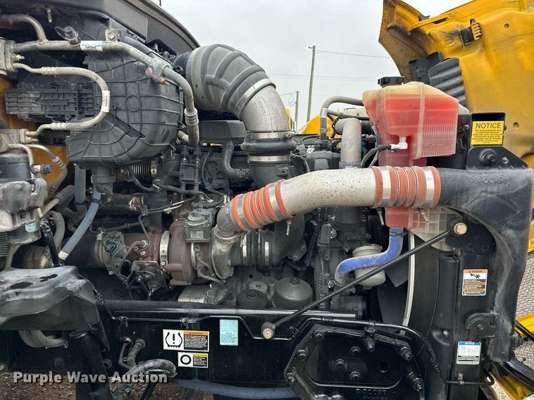 image for item ER4871 2021 Kenworth T680 semi truck