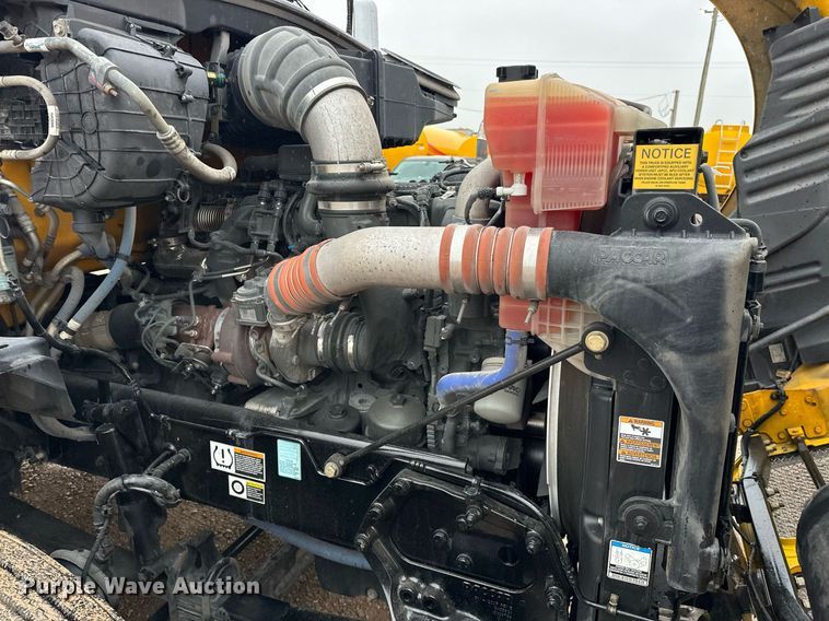 image for item ER4871 2021 Kenworth T680 semi truck