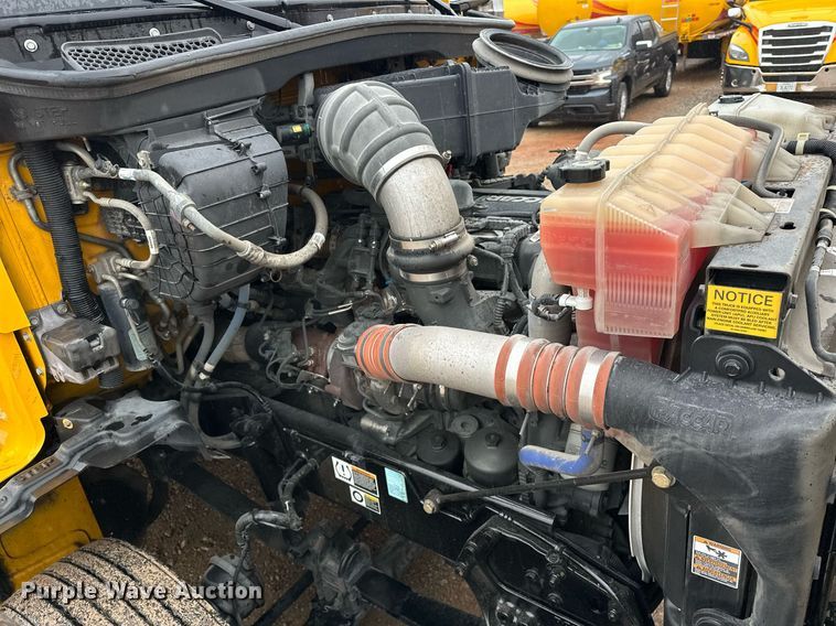 image for item ER4871 2021 Kenworth T680 semi truck