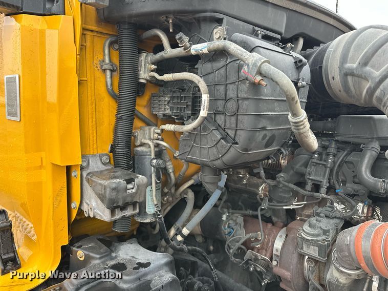 image for item ER4871 2021 Kenworth T680 semi truck