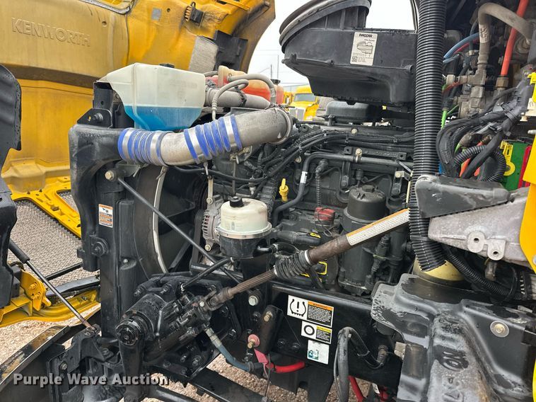 image for item ER4871 2021 Kenworth T680 semi truck