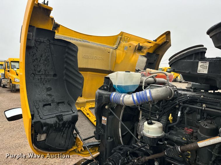 image for item ER4871 2021 Kenworth T680 semi truck