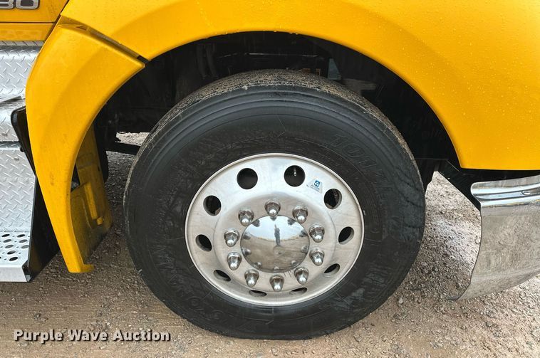 image for item ER4871 2021 Kenworth T680 semi truck