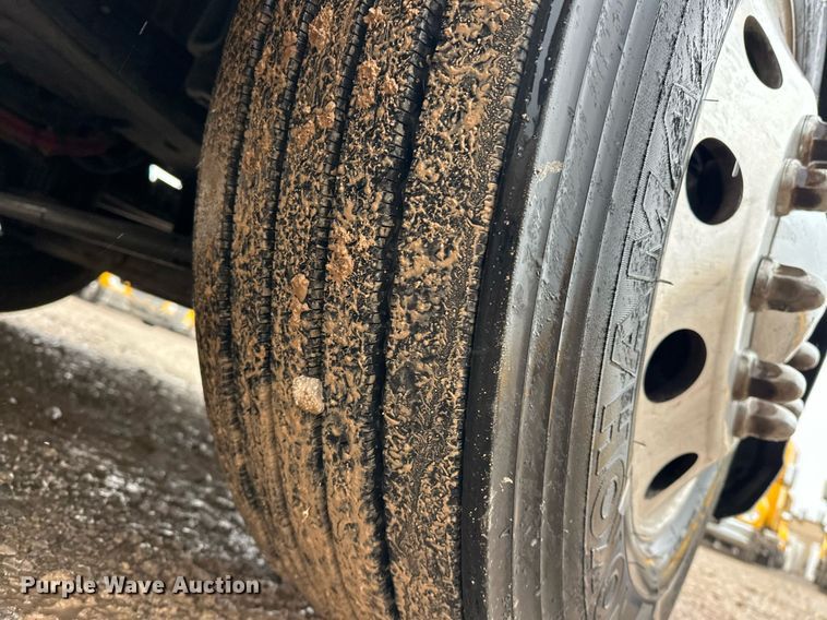 image for item ER4871 2021 Kenworth T680 semi truck