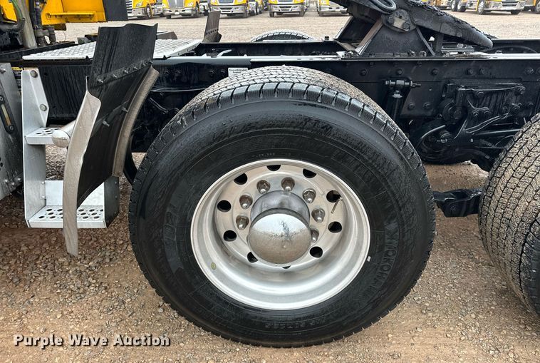 image for item ER4871 2021 Kenworth T680 semi truck