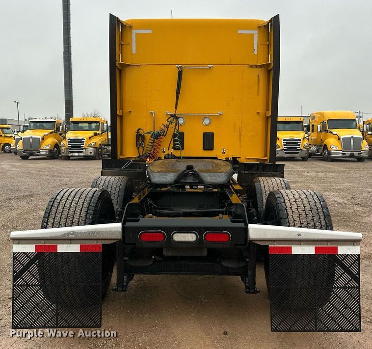 image for item ER4872 2020 Kenworth T680 semi truck