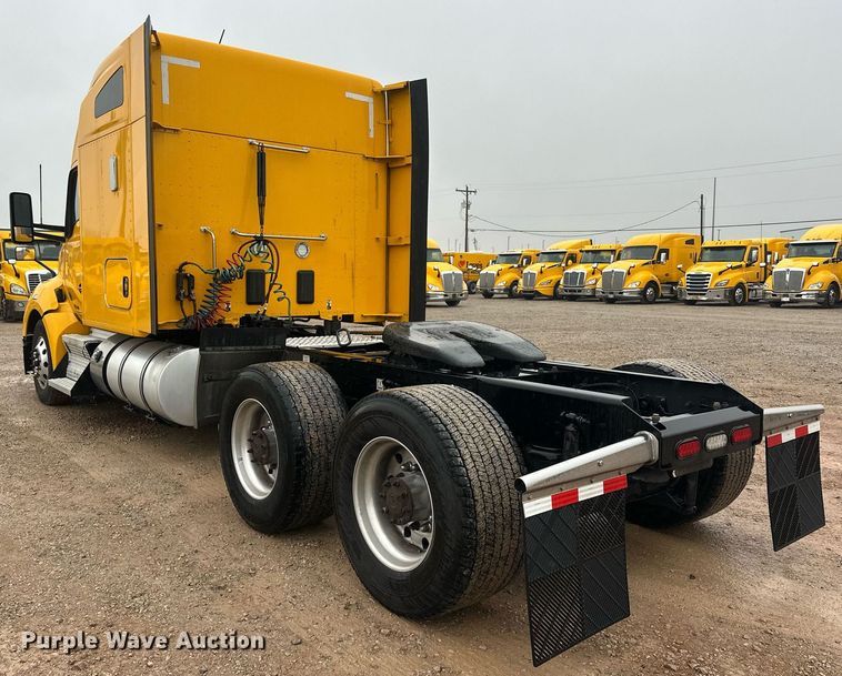 image for item ER4872 2020 Kenworth T680 semi truck