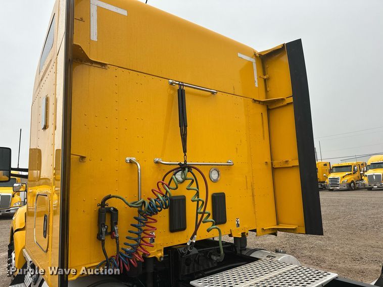 image for item ER4872 2020 Kenworth T680 semi truck