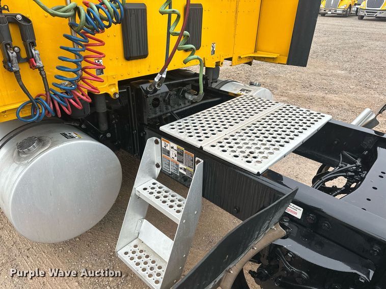 image for item ER4872 2020 Kenworth T680 semi truck