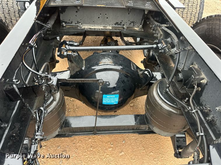 image for item ER4872 2020 Kenworth T680 semi truck