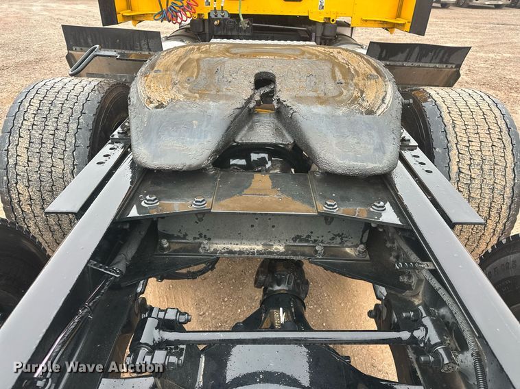 image for item ER4872 2020 Kenworth T680 semi truck