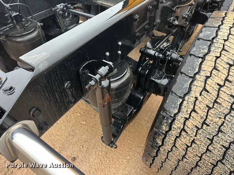 image for item ER4872 2020 Kenworth T680 semi truck